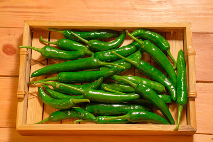 25 Organic KOREAN Dark GREEN PEPPER Lady Han Hot Chili Long Red Capsicum Seeds